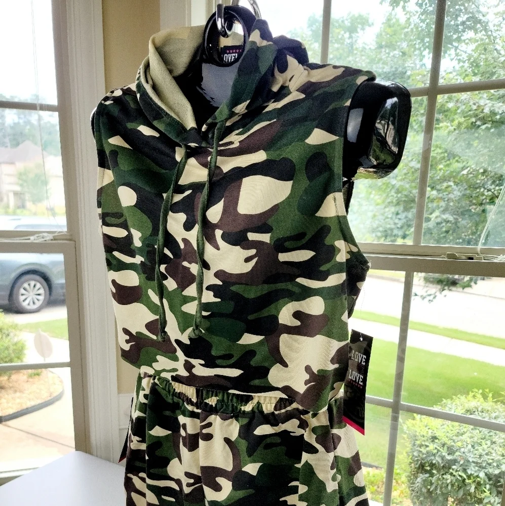 Love‎ love love Camouflage hoodie 2pc shorts set